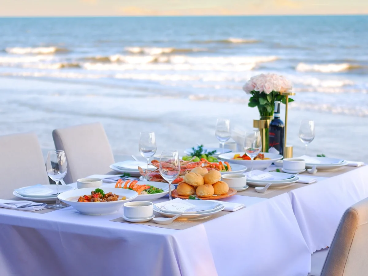Tiệc-bên-biển